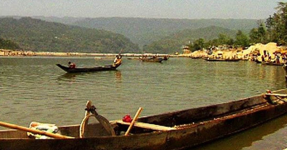 চোরাকারবারিদের নৌকার ধাক্কায় টহল নৌকা ডুবে বিজিবি সদস্য নিখোঁজ
