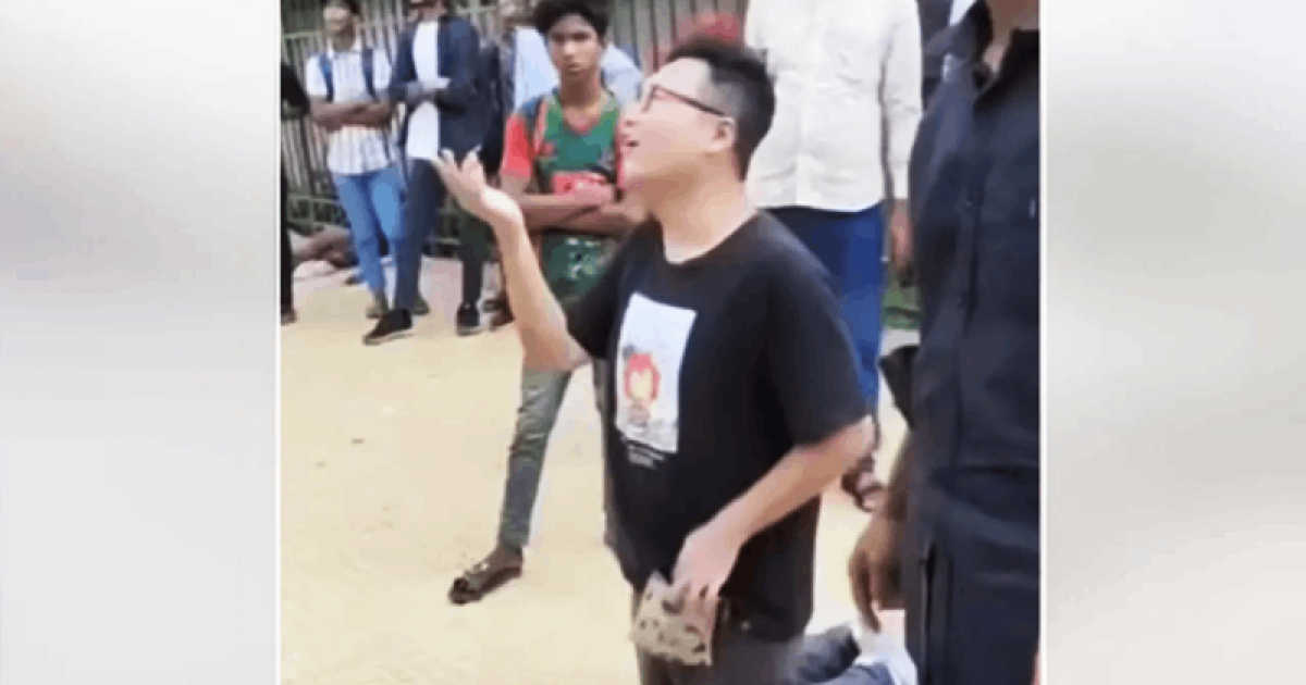 স্টেশনে ফোন হারিয়ে চীনা নাগরিকের আকুতি ও কান্নাকাটির দৃশ্য ভাইরাল