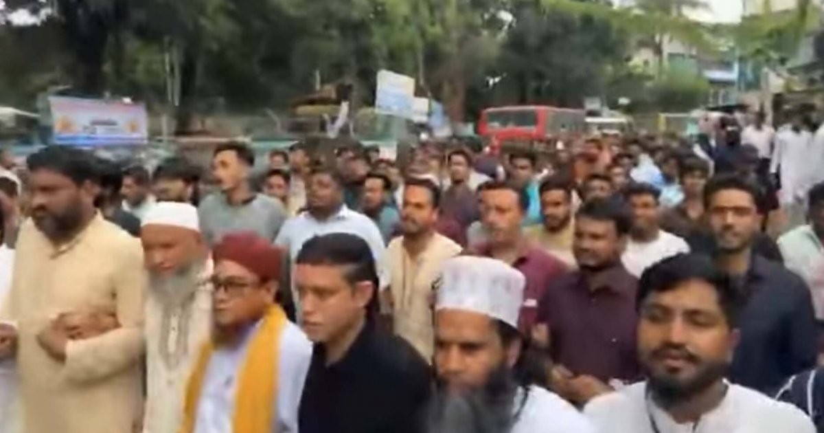 পটিয়ায় চাকরিচ্যুতদের অবরোধ প্রত্যাহার, ৪ ঘণ্টা পর ২০ ব্যাংকের কার্যক্রম সচল