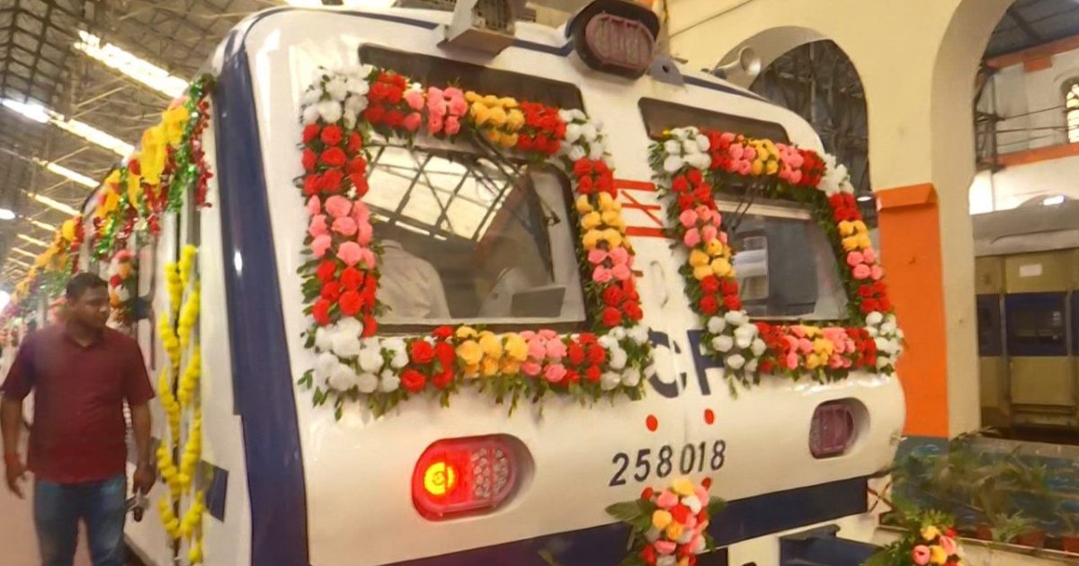 পশ্চিমবঙ্গে চালু হলো এসি লোকাল ট্রেন 
