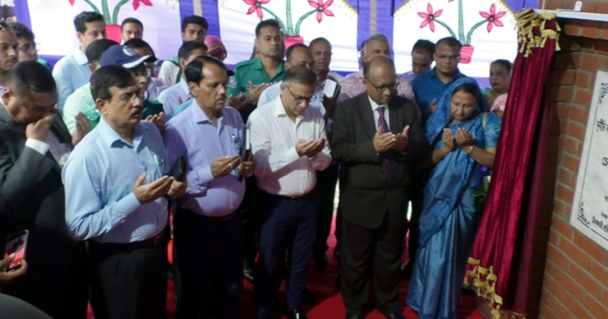 উপদেষ্টাদের কেউ দুর্নীতিতে সম্পৃক্ত হলে ড. ইউনূস ছাড় দিতে রাজি নন: দুদক চেয়ারম্যান
