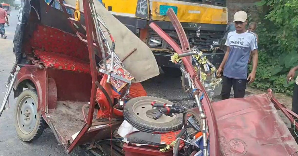 চাকা খুলে যাওয়া অটোরিকশায় ট্রাকের ধাক্কা, নিহত ৩