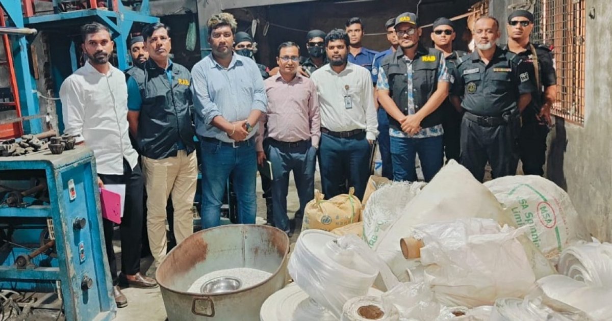 নারায়ণগঞ্জে ৯ টন পলিথিন জব্দ, ৪ লাখ টাকা জরিমানা