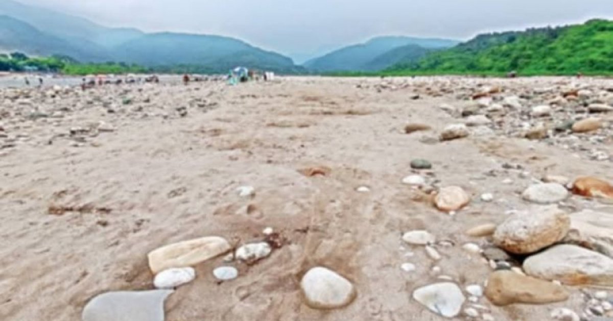 লুট হওয়া পাথর আগের জায়গায় ফেলার নির্দেশ হাইকোর্টের