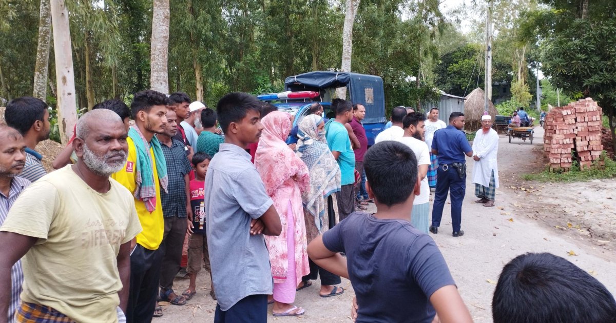 সড়কের পাশে পড়ে ছিল দুই নারীর মরদেহ