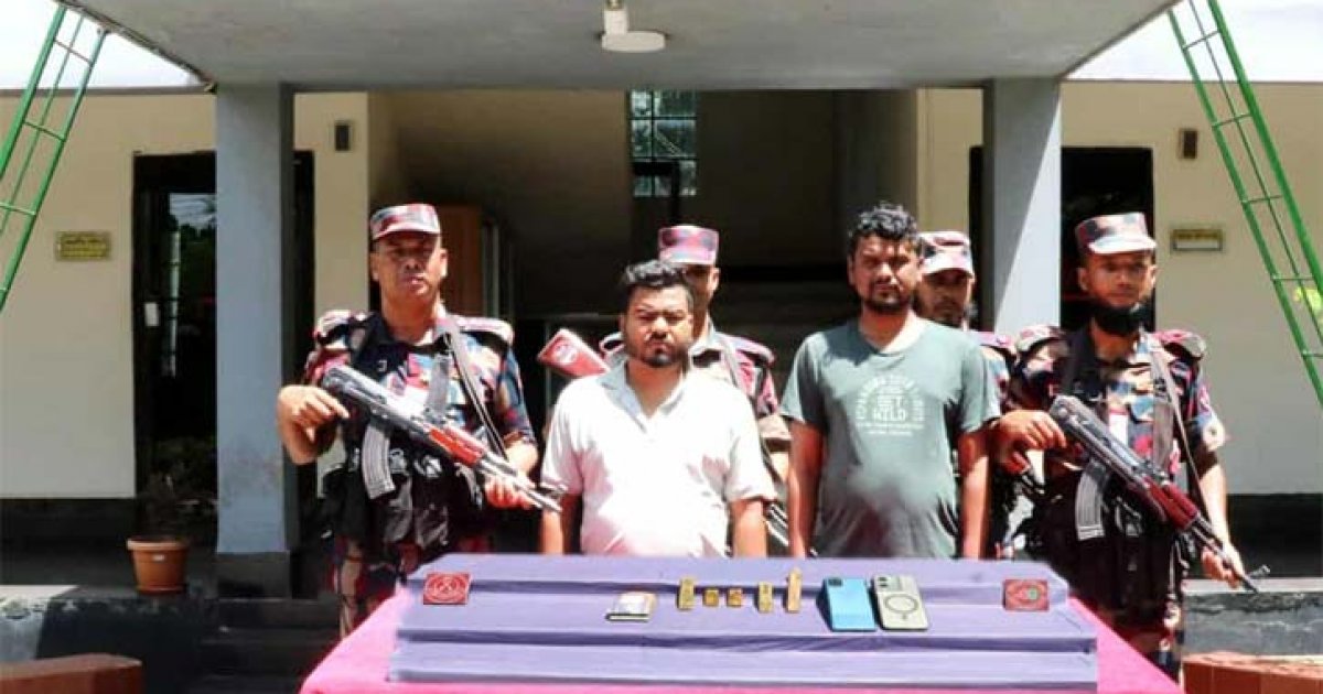 প্যান্টের পকেটে থাকা সোয়া কোটি টাকার সোনাসহ ২ জন আটক