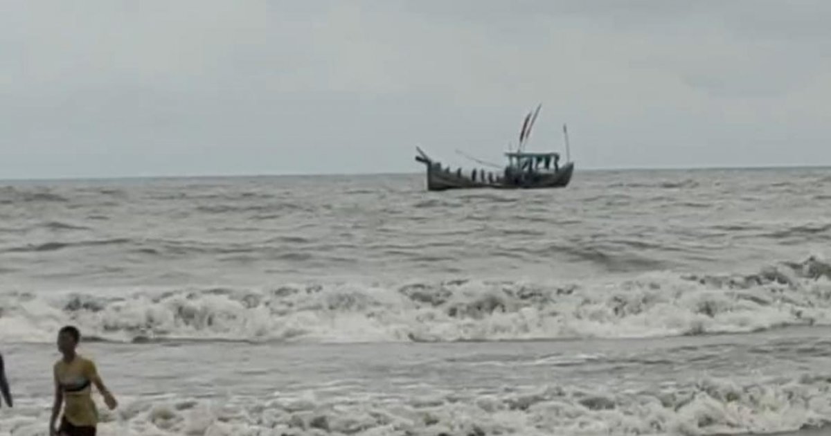 ১১ ঘণ্টা সাগরে ভেসে তীরে ফিরলেন ১০ জেলে