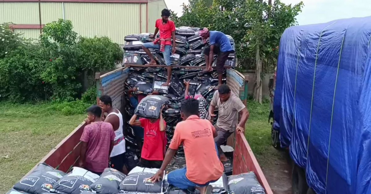 কমেছে শুল্ক, হিলিতে আটকে থাকা আমদানি করা চাল খালাস শুরু