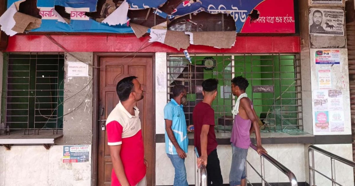 বাস কাউন্টার ভাঙচুর, ময়মনসিংহ থেকে ঢাকাগামী বাস চলাচল বন্ধ