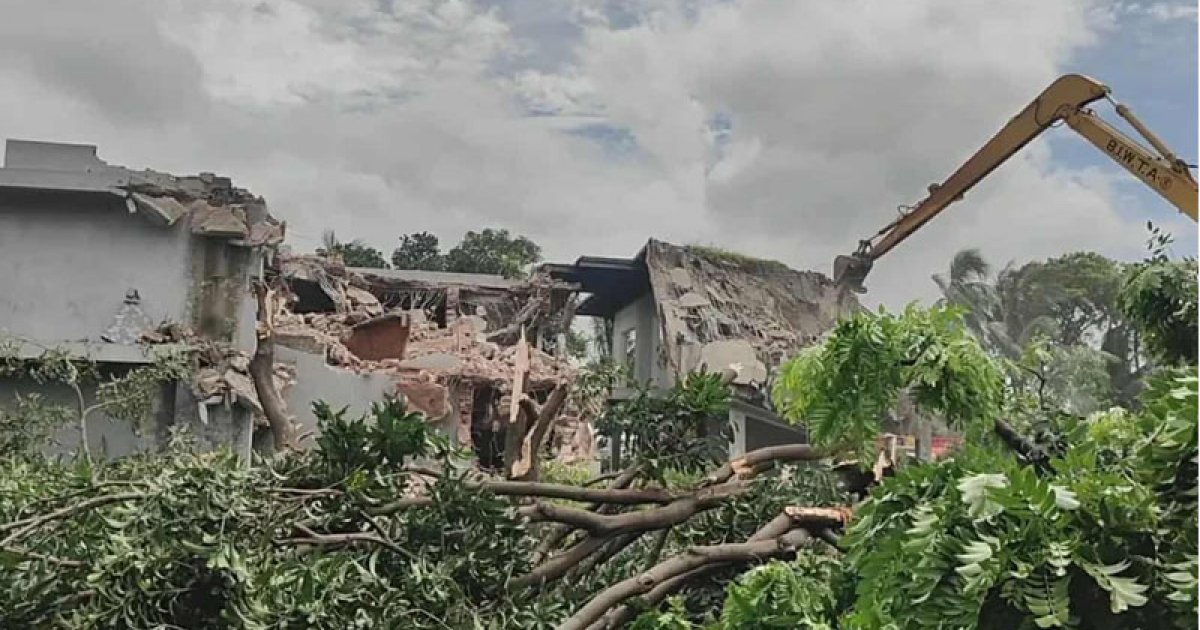 সাবেক প্রতিমন্ত্রী নসরুল হামিদের অবৈধ বাংলো গুঁড়িয়ে দিয়েছে বিআইডব্লিউটিএ