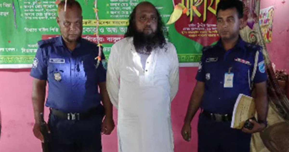 গাজীপুরের শ্রীপুরে অস্ত্র-মাদকসহ ব্যবসায়ী আটক