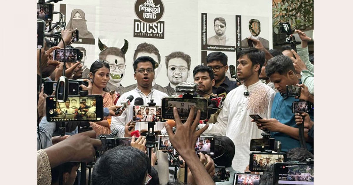 ডাকসু নির্বাচনের প্রচারণার প্রথম দিনই শিবিরের ব্যানার ভাঙচুর