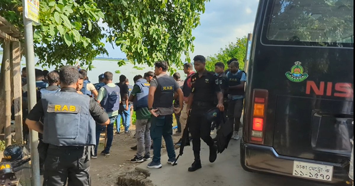 পুলিশ ক্যাম্পে হামলা চালানো ডাকাতদের আস্তানায় অভিযান
