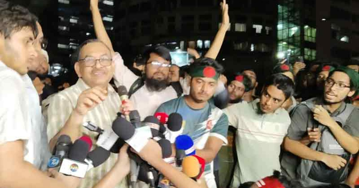 শিক্ষার্থীদের কাছে ক্ষমা চাইলেন ডিএমপি কমিশনার