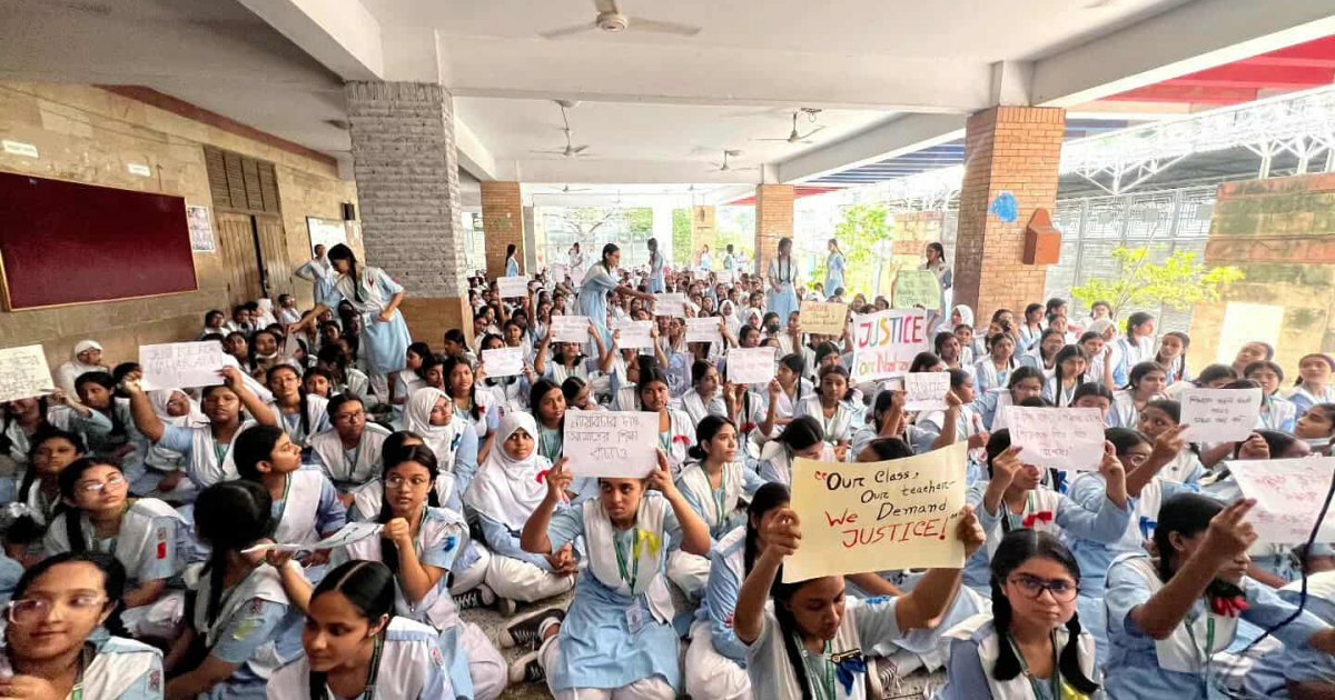 হিজাব বিতর্কে শিক্ষক বরখাস্ত, উত্তাল ভিকারুননিসা