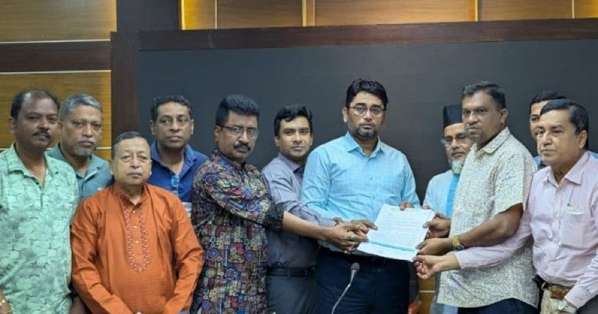 সাংবাদিকদের বিরুদ্ধে মিথ্যা মামলা ও হয়রানির প্রতিবাদে স্বরাষ্ট্র উপদেষ্টার কাছে স্মারকলিপি