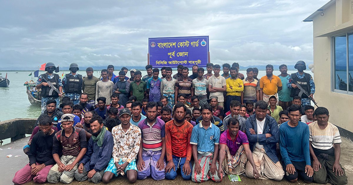মিয়ানমার জলসীমায় ঢুকে পড়া ১২২ মাঝিমাল্লা আটক