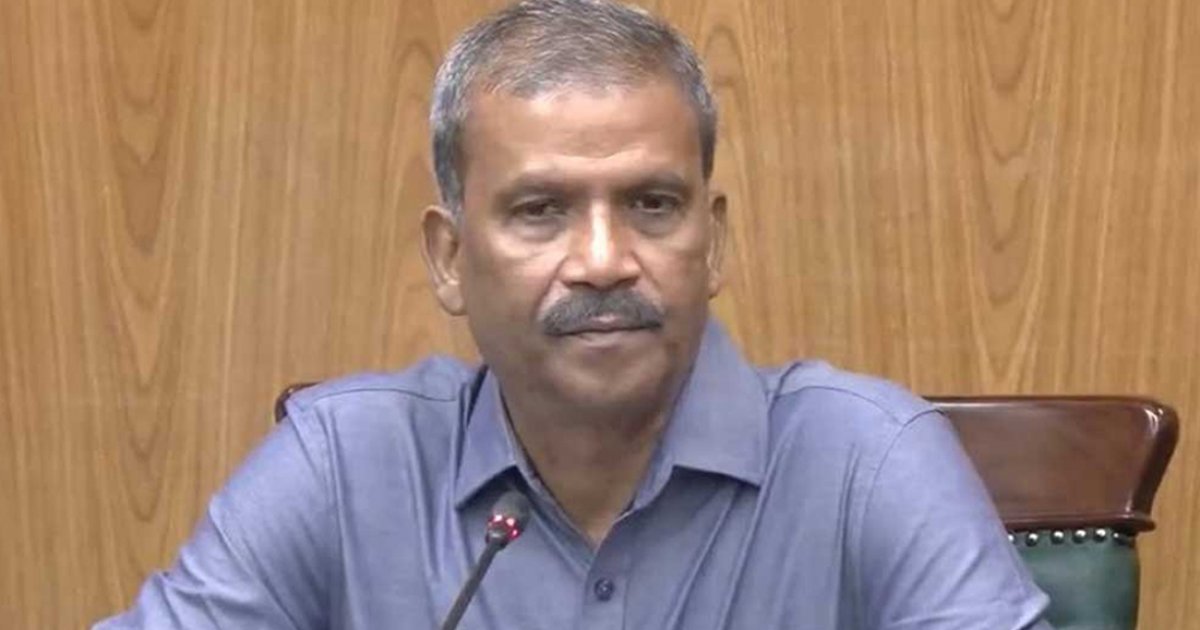 বিক্ষোভের মুখে ঢামেক ছাড়লেন আইন উপদেষ্টা