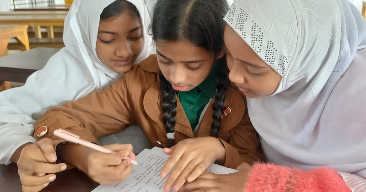 চাঁদপুরে স্কুলশিক্ষকরা মোবাইল নিয়ে শ্রেণিকক্ষে প্রবেশ করতে পারবেন না