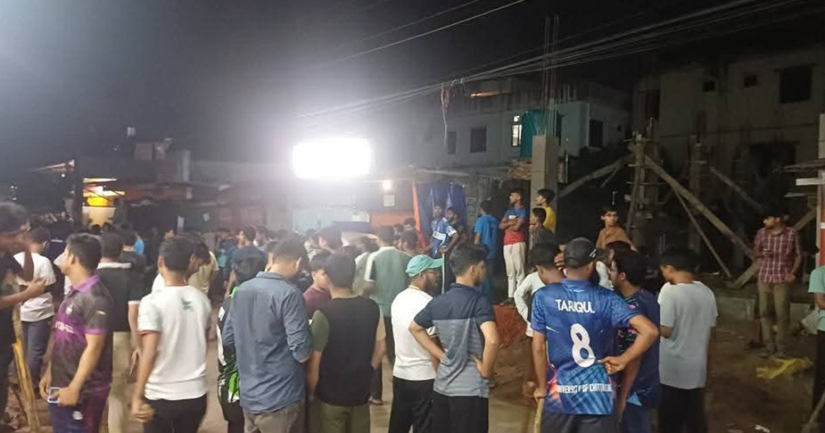 চট্টগ্রাম বিশ্ববিদ্যালয় এলাকায় শিক্ষার্থীদের সঙ্গে স্থানীয়দের সংঘর্ষ, আহত ৩০