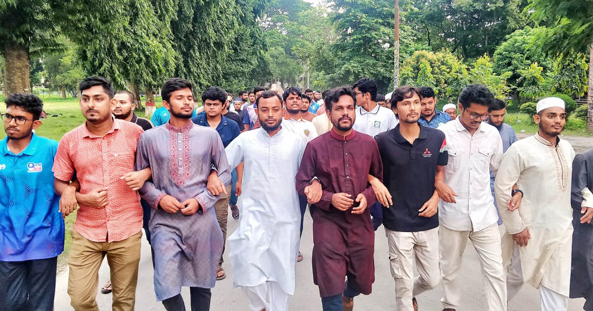 চট্টগ্রামে শিক্ষার্থীদের ওপর হামলার প্রতিবাদে ইসলামী বিশ্ববিদ্যালয়ে বিক্ষোভ