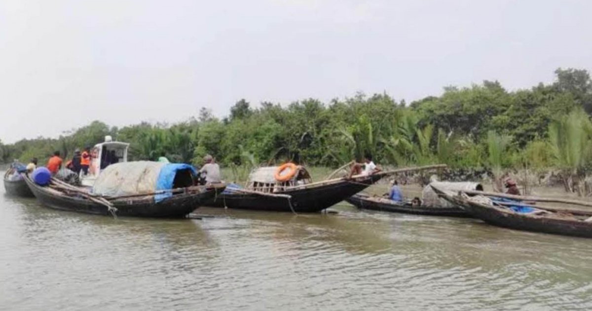 নিষেধাজ্ঞা শেষ হলেও চাল পাননি সুন্দরবনের জেলেরা