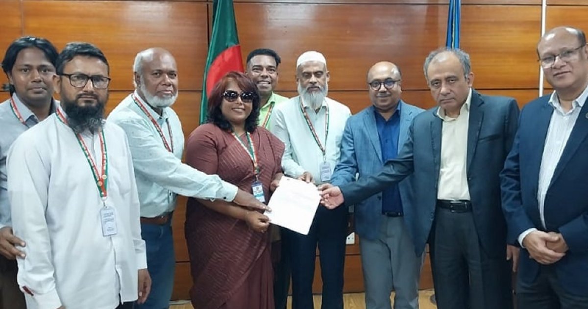 প্রাথমিকের প্রধান শিক্ষক নিয়োগ বিজ্ঞপ্তি বাতিলসহ ৪ দাবিতে মানববন্ধন