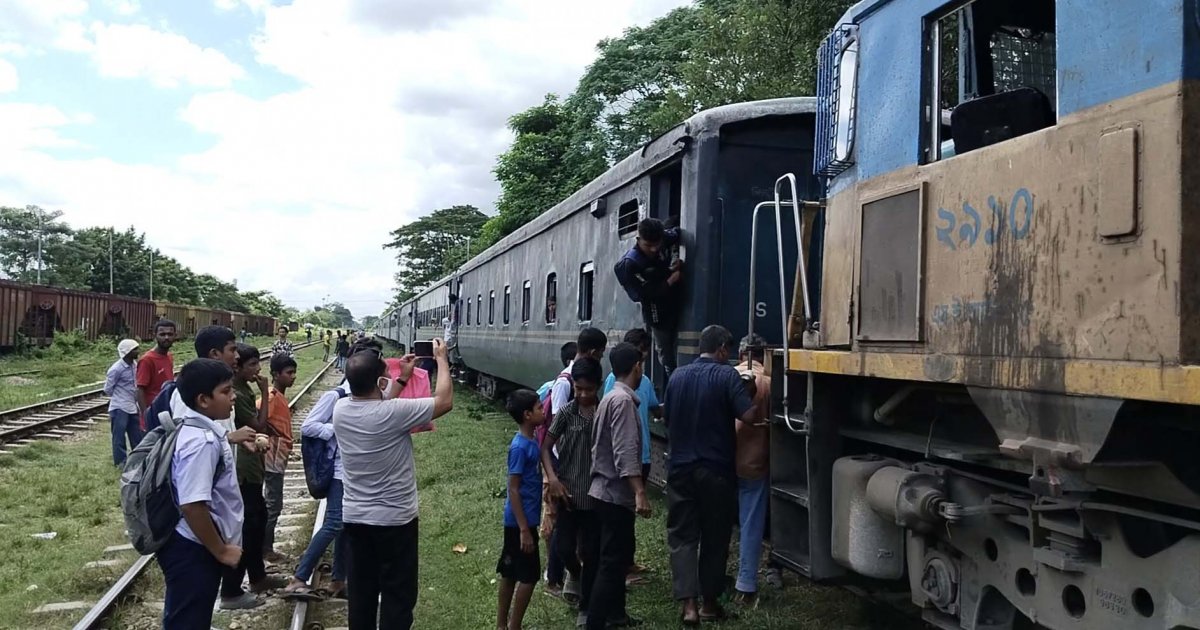ব্রাহ্মণবাড়িয়ায় বগি লাইনচ্যুত, ডাউন লাইনে ট্রেন চলাচল বন্ধ