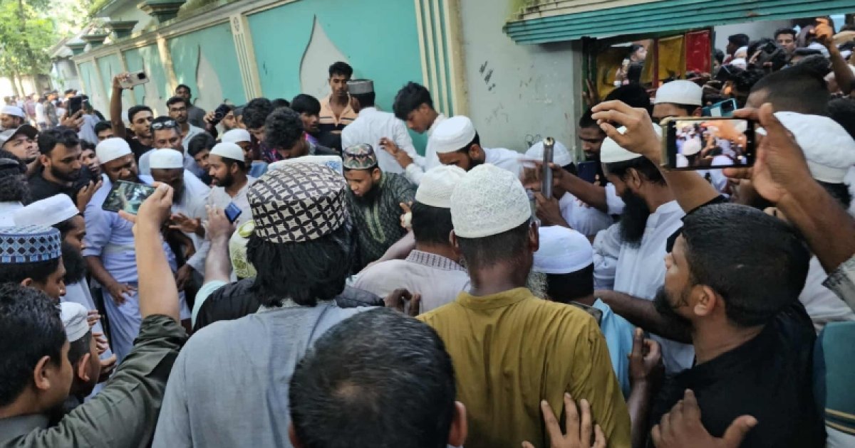 নুরাল পাগলের লাশ কবর থেকে তুলে জ্বালিয়ে দিলো কেন?