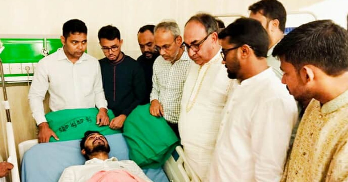 নুরকে দেখতে ঢামেকে মির্জা আব্বাস