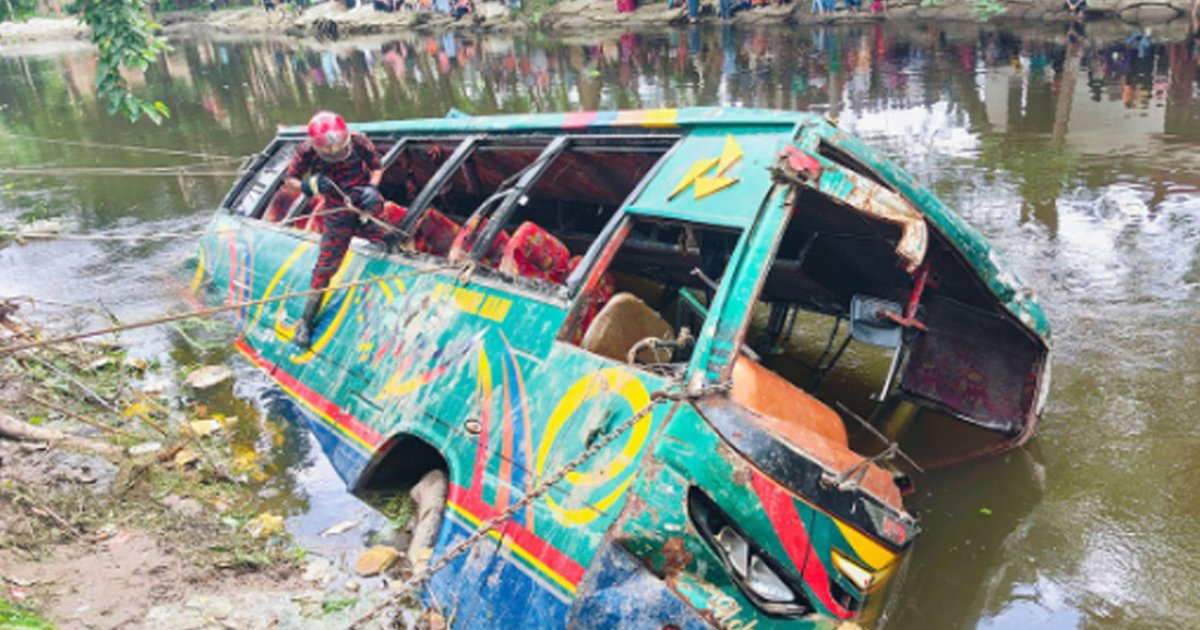 লক্ষ্মীপুরের রহমতখালী খালে যাত্রীবাহী বাস ডুবে নিহত বেড়ে ৫