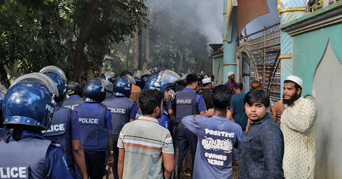 নুরাল পাগলের দরবারের সামনে পুলিশ মোতায়েন, ৩৫০০ জনের বিরুদ্ধে মামলা