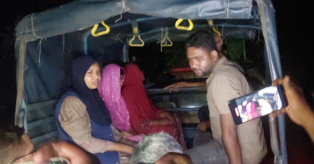 প্রতিবেশীর সেপটিক ট্যাংকে নিখোঁজ শিশুর লাশ, অভিযুক্তদের বাড়িতে আগুন