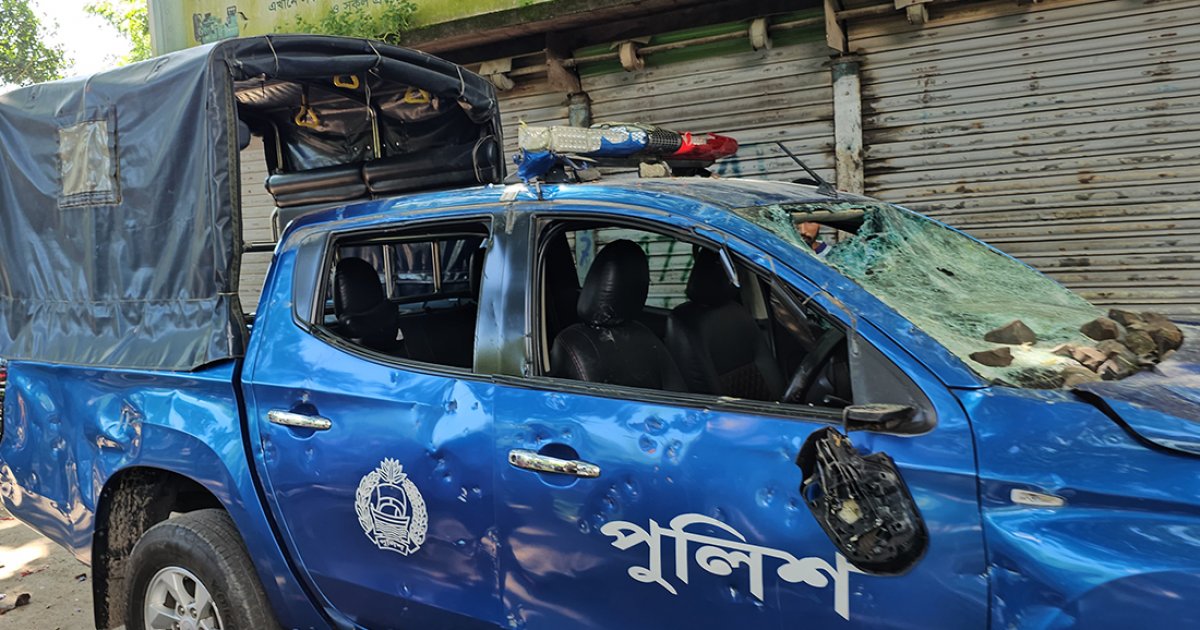 গোয়ালন্দে পুলিশের ওপর হামলা ও গাড়ি ভাঙচুর মামলায় গ্রেফতার ৫