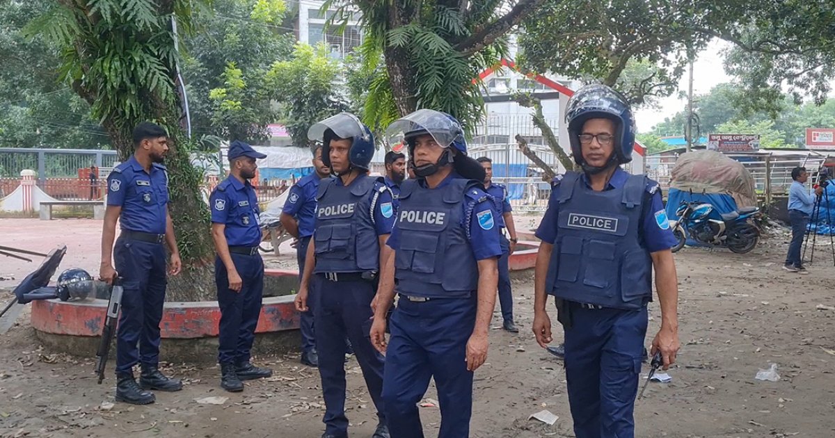 টাঙ্গাইলে দুই পক্ষের পাল্টাপাল্টি সমাবেশ ঘিরে চলছে ১৪৪ ধারা, থমথমে অবস্থা