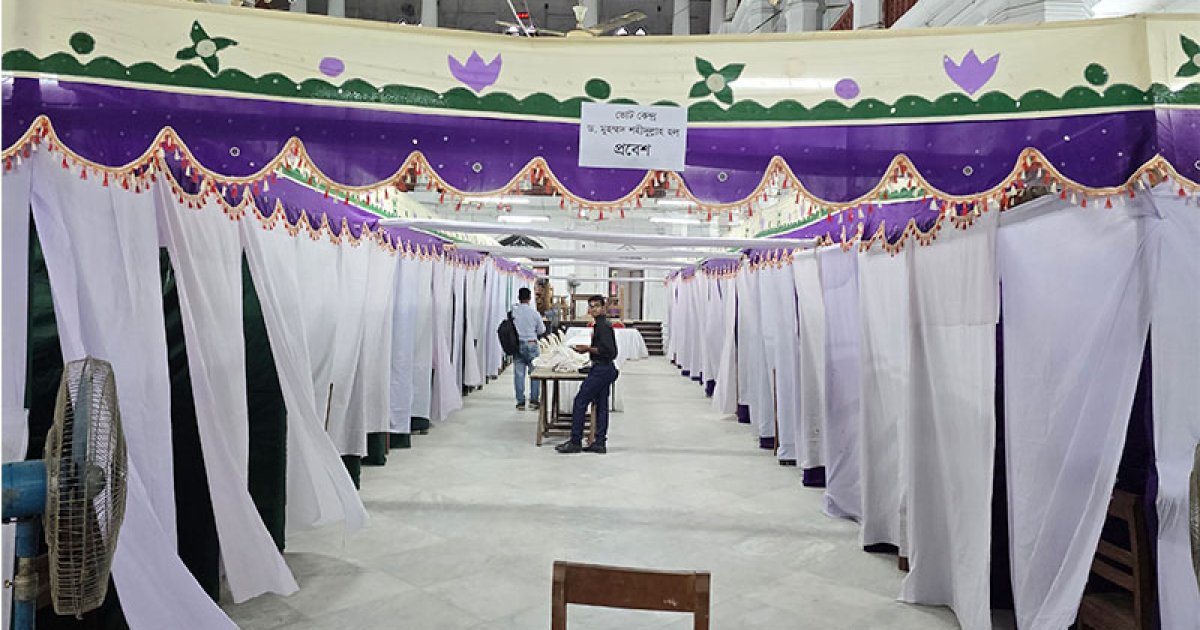 ডাকসু নির্বাচন: ভোটগ্রহণের জন্য প্রস্তুত কেন্দ্রগুলো