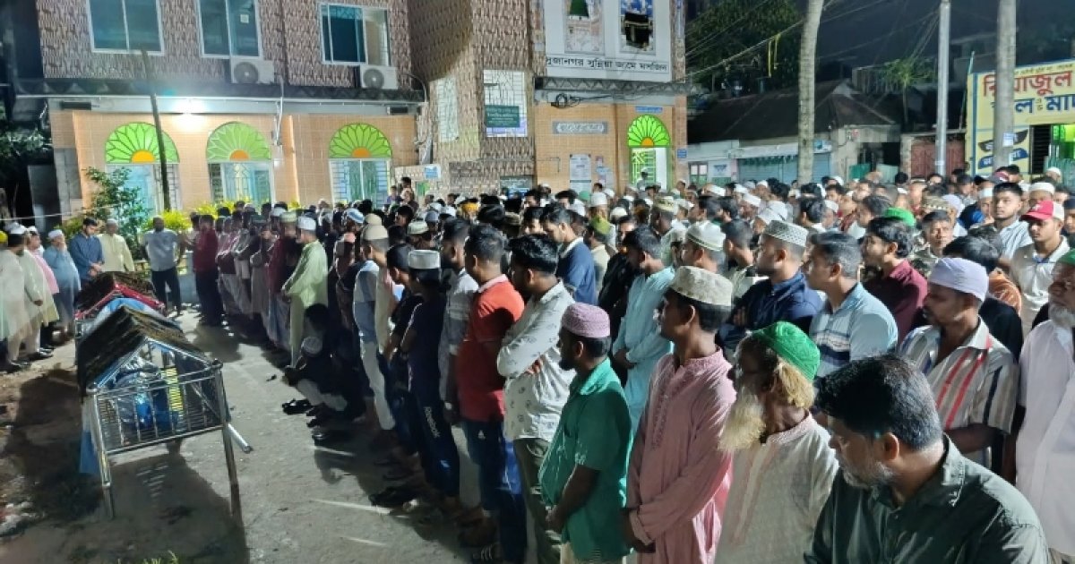 পাশাপাশি দাফন করা হলো কুবি শিক্ষার্থী মেয়ে ও তার মাকে