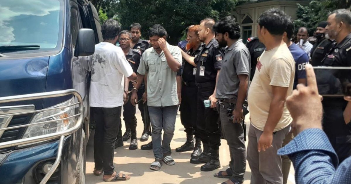 ‘অস্ত্রসহ’ ব্যবসায়ীকে আটকের সময় র‌্যাব সদস্যদের অবরুদ্ধের ঘটনায় দুটি মামলা, গ্রেফতার ১৪