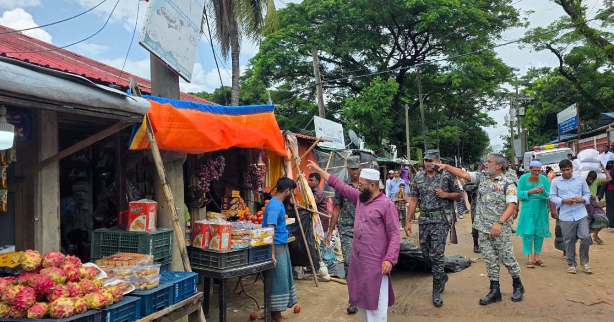 টেকনাফে রোহিঙ্গা ক্যাম্পে ৪০ অবৈধ দোকানপাট উচ্ছেদ