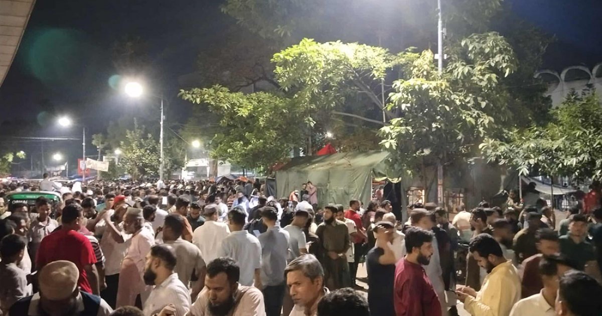 ডাকসু ফলাফলের অপেক্ষায় উত্তপ্ত শাহবাগ, ছাত্রদল-শিবিরের পাল্টাপাল্টি স্লোগান