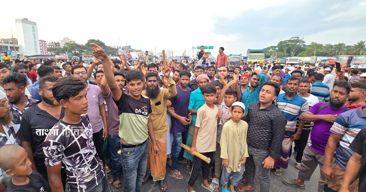 ভাঙ্গায় ১১ ঘণ্টা ধরে দুই মহাসড়ক অবরোধ, মানুষের চরম দুর্ভোগ