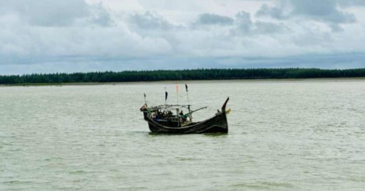 সেন্টমার্টিন উপকূল থেকে ৫টি ফিশিং বোটসহ ৪০ জেলে অপহৃত