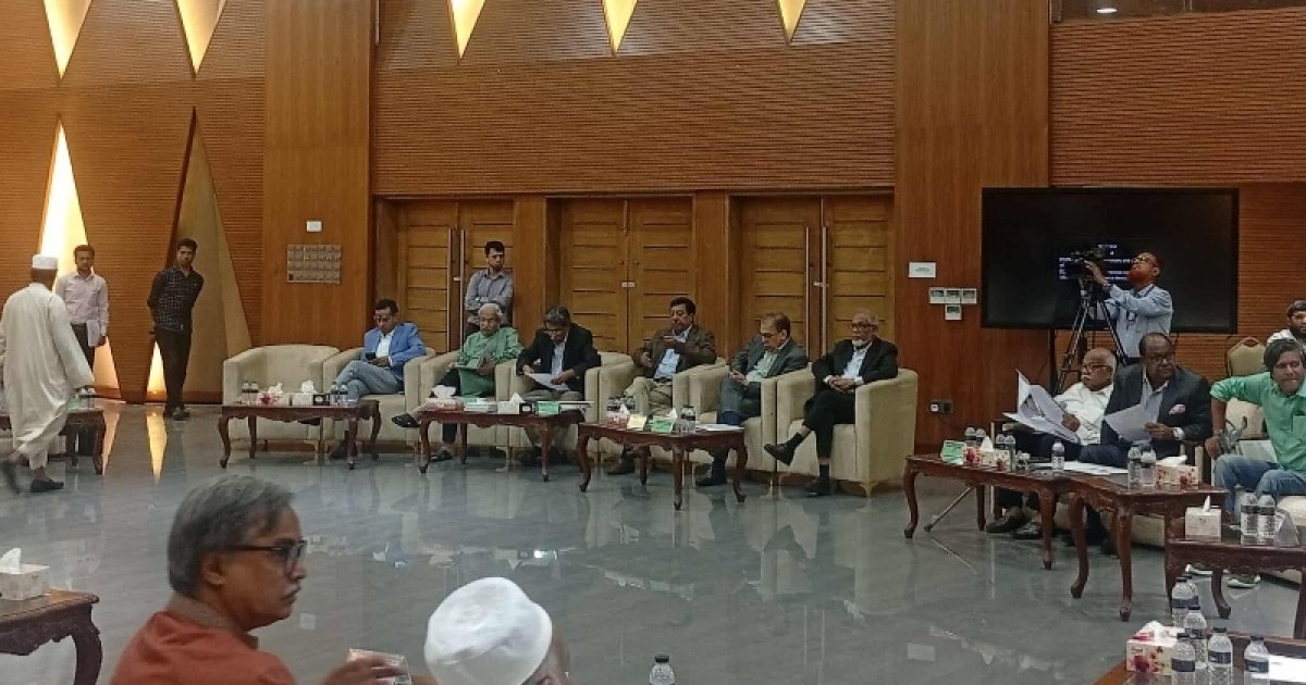 জুলাই সনদ বাস্তবায়নের উপায় নিয়ে রাজনৈতিক দলগুলোর সঙ্গে বৈঠকে ঐক্যমত্য কমিশন