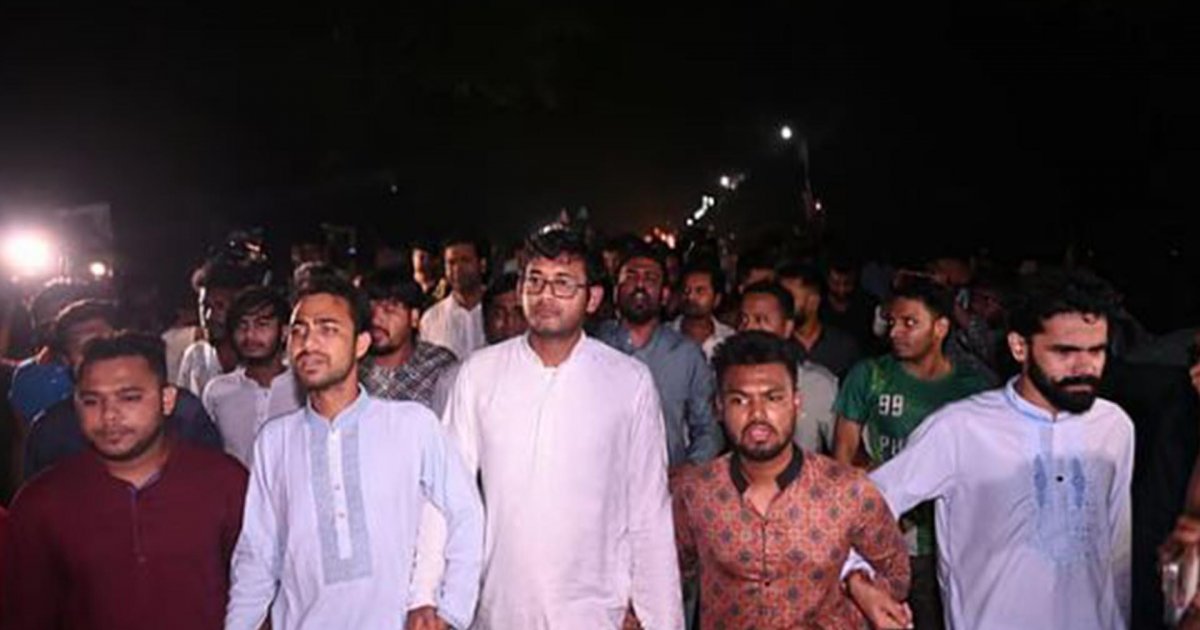 জাকসু নির্বাচন বর্জনের পর রাতে ক্যাম্পাসে বিক্ষোভ ছাত্রদলের
