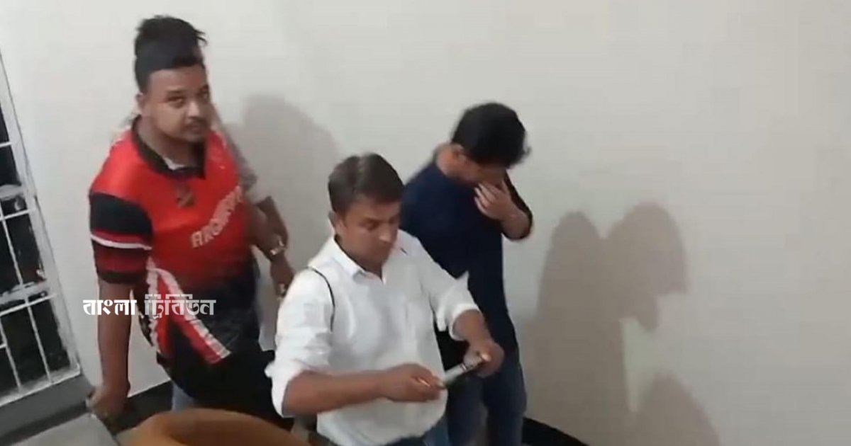 জাহাঙ্গীরনগরে ভোটের আগে রাতে বিধি লঙ্ঘন করে ক্যাম্পাসে ছাত্রদলের দুই নেতা