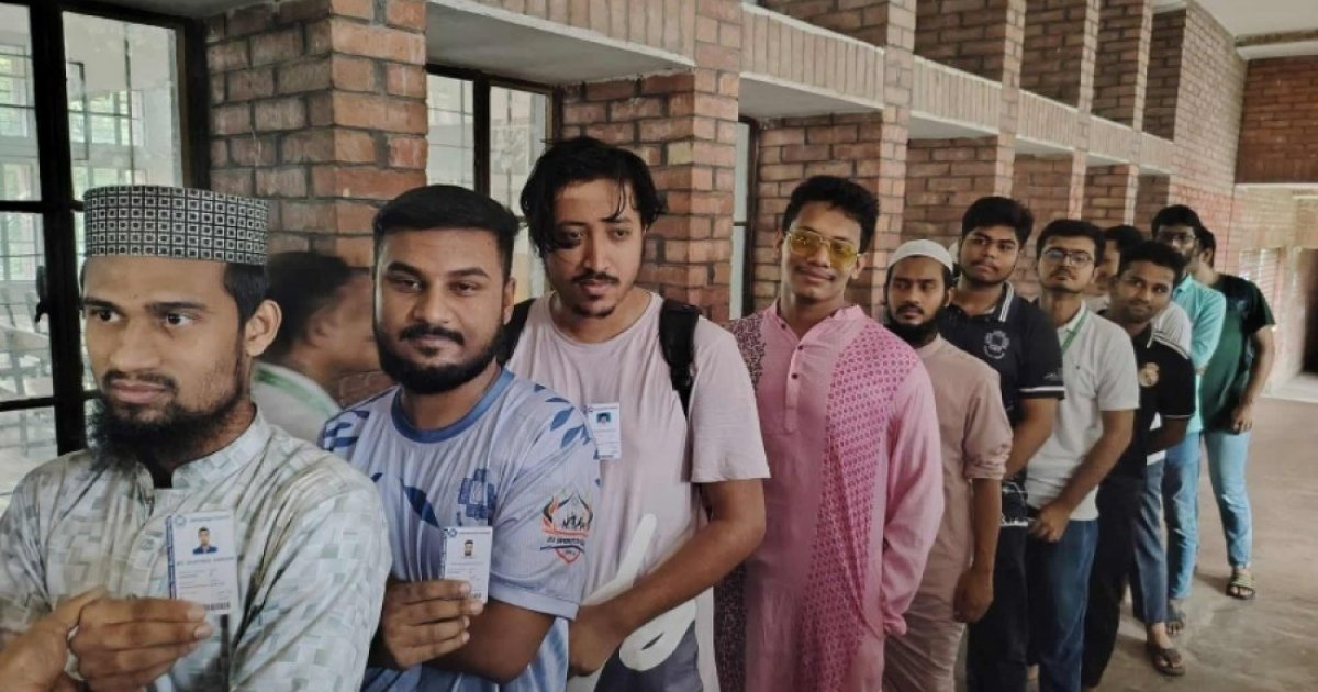 দিনভর অনিয়মের অভিযোগে ‘বিতর্কিত’ জাকসু নির্বাচন
