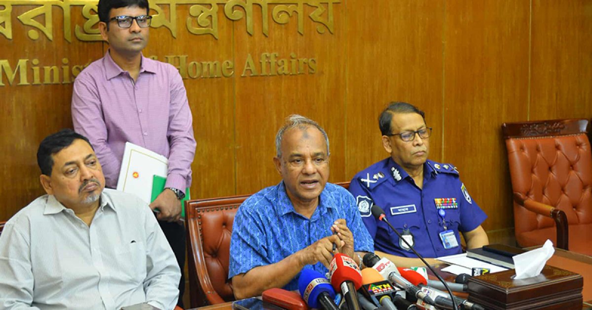 ফরিদপুরে অবরোধকারীরা আজকের মধ্যে সড়ক না ছাড়লে ব্যবস্থা: স্বরাষ্ট্র উপদেষ্টা