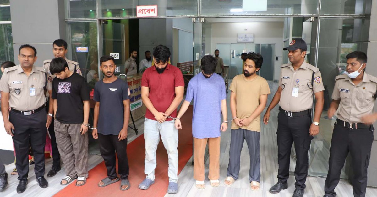 বিদেশি চকলেটের আড়ালে আসছিল মাদক, গ্রেফতার ৫