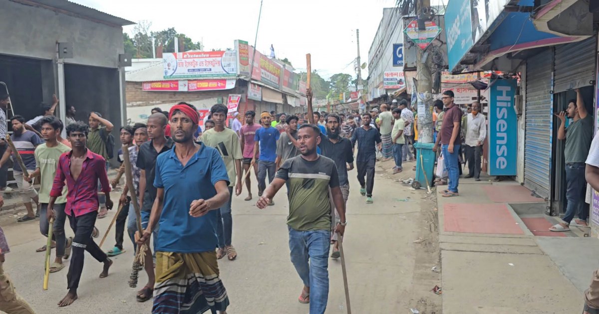 বিক্ষোভে উত্তাল ভাঙ্গা, থানা ও উপজেলা পরিষদে হামলা-ভাঙচুর