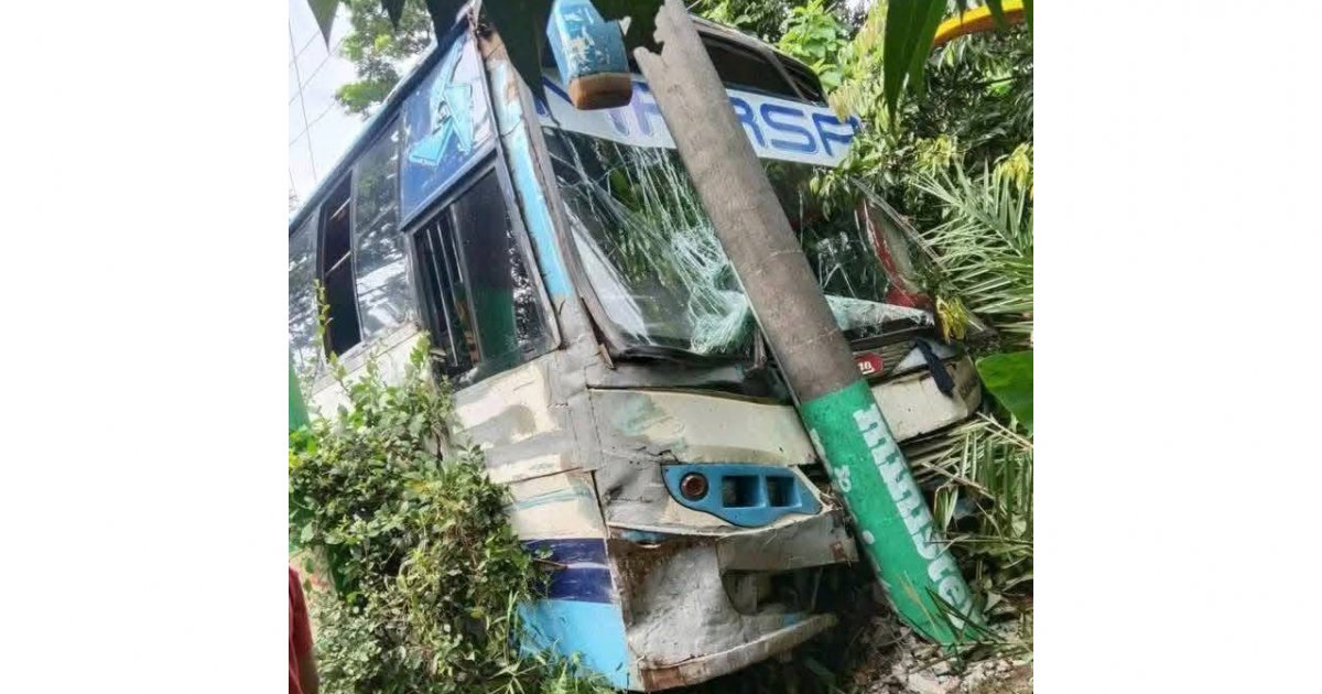 বাসের ধাক্কায় মাদ্রাসাশিক্ষক নিহত, চট্টগ্রাম-কক্সবাজার মহাসড়ক অবরোধ করে বিক্ষোভ